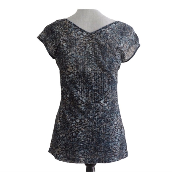 Banana Republic Layered Top Medium - Picture 2 of 8